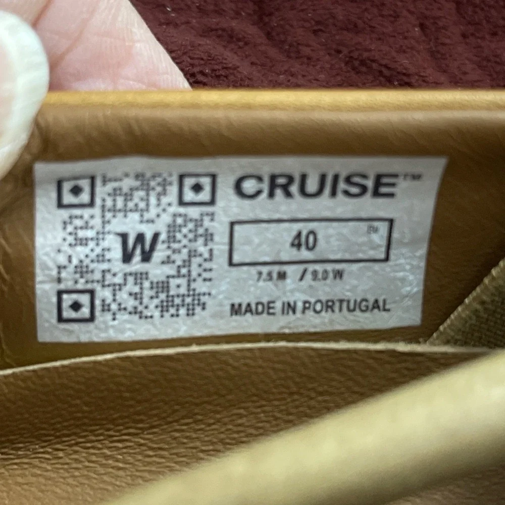 NIB Wolf and Shepherd Cruise Slip‎ On Loafer Men 7.5/Women 9 Honey Brown White
